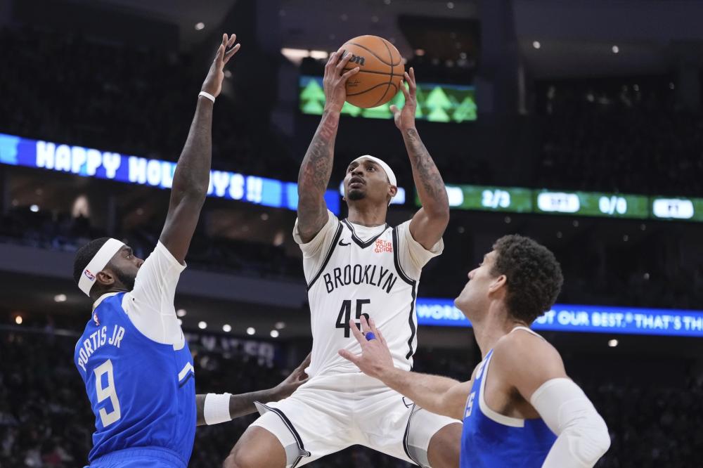 踢人而被裁 踢人而被裁