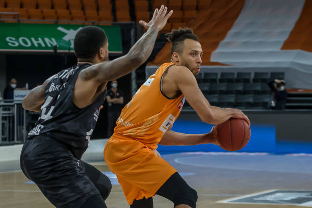 与球队总经 与球队总经