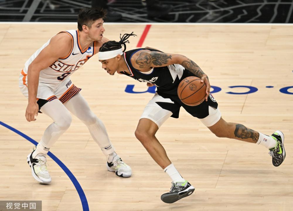 受采访时明 受采访时明